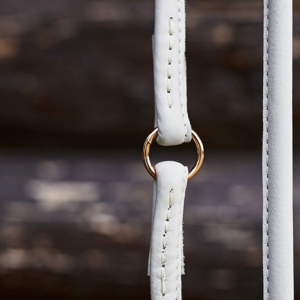 Laboni Amici – Rondgestikte leren riem