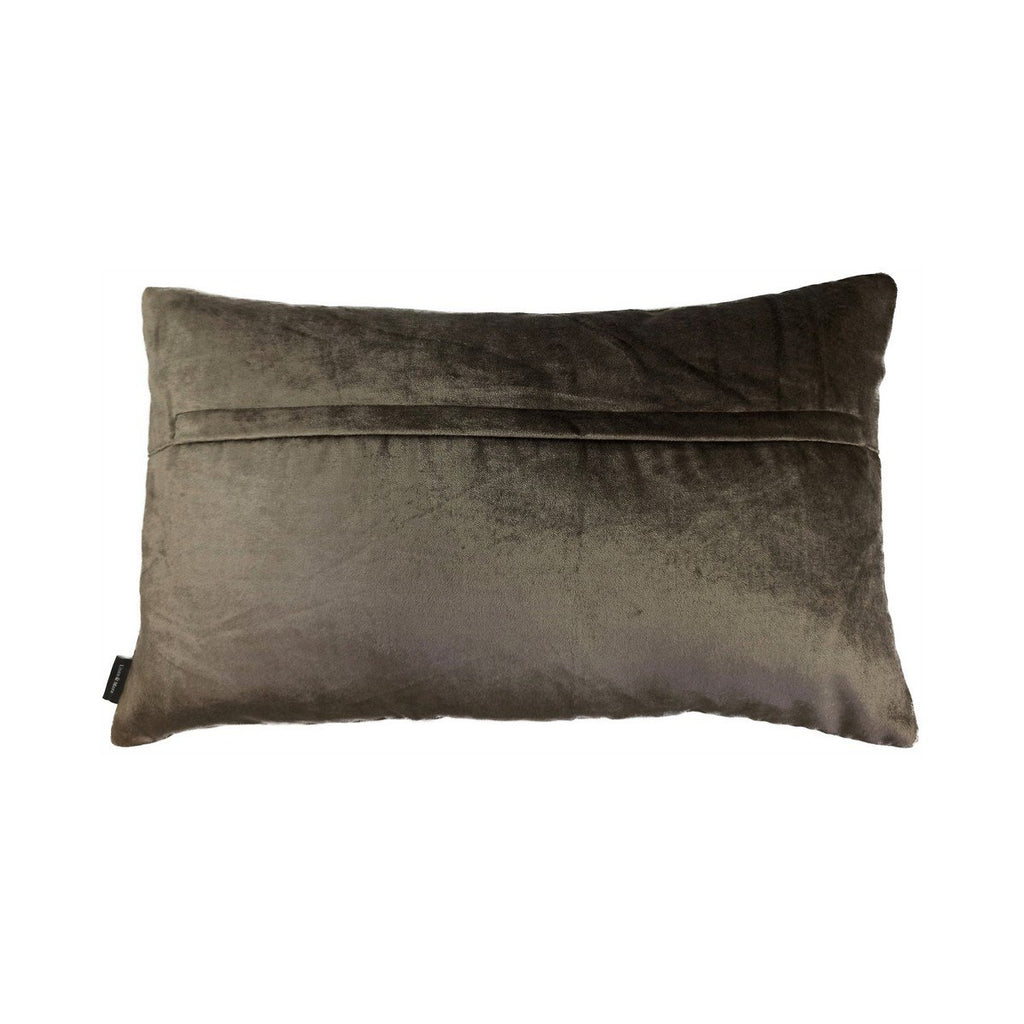 Overal in folie taupe champagne kussen 30x50 cm