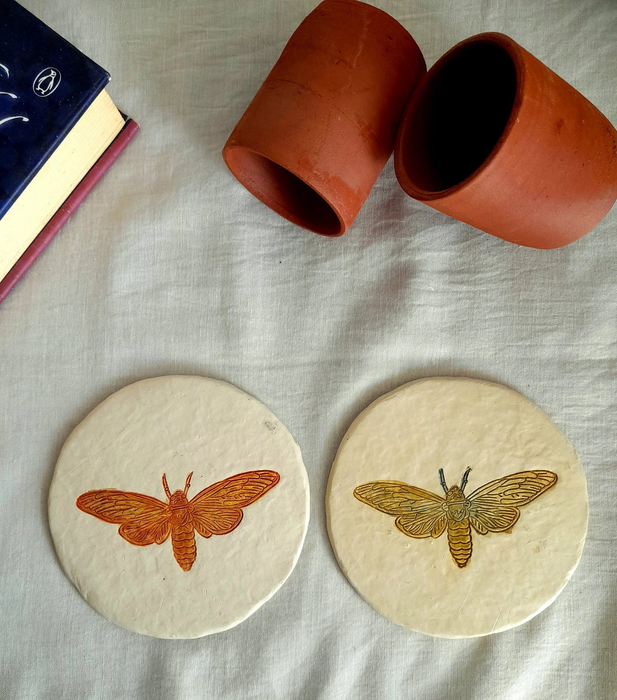 Onderzetters van papier-maché-mot