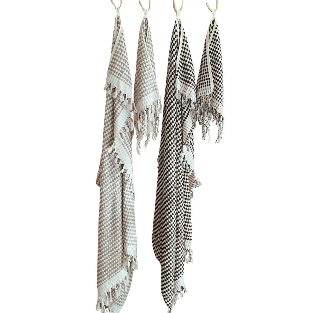 PomPom Handdoek Taupe