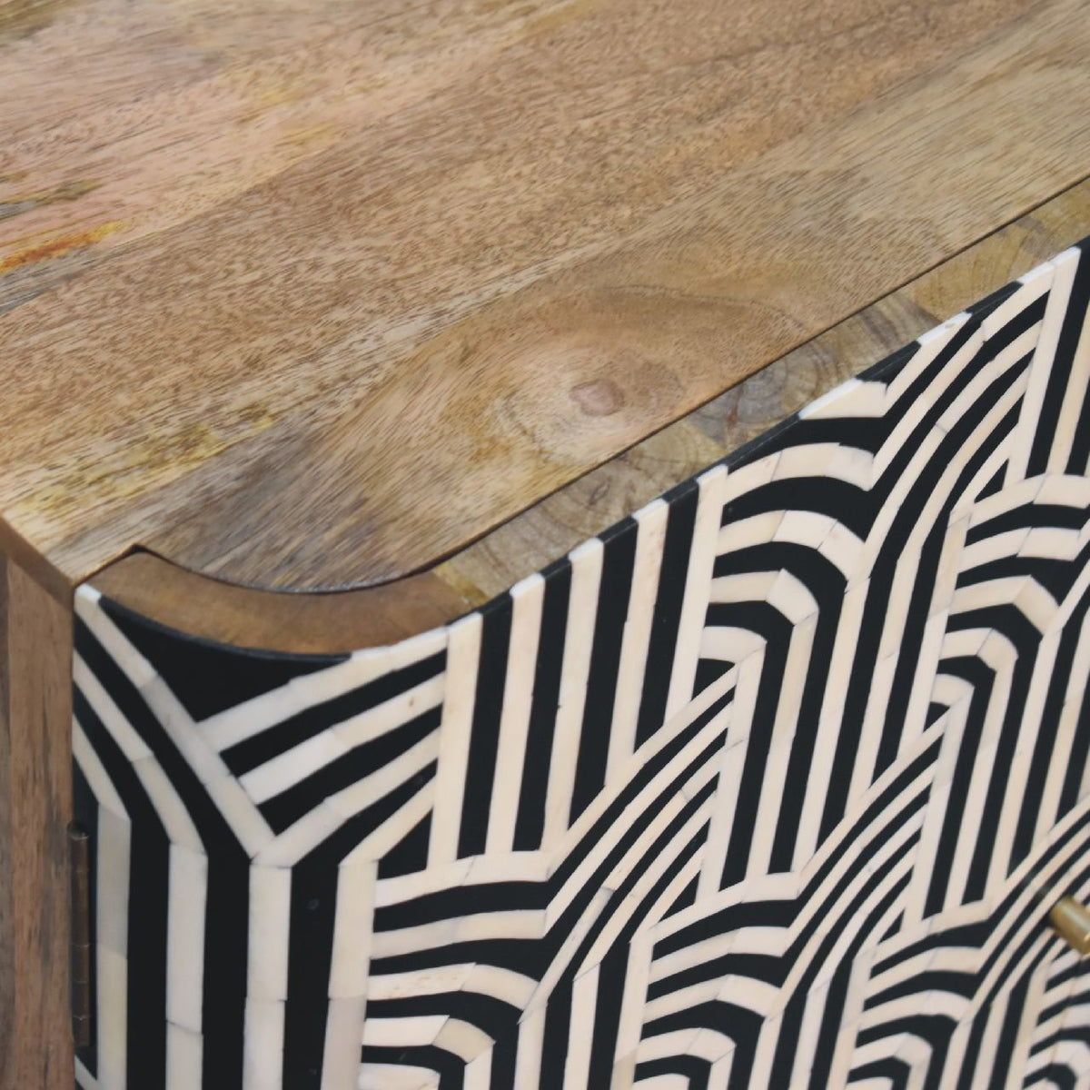 Massief houten Edessa buffet met beeninleg