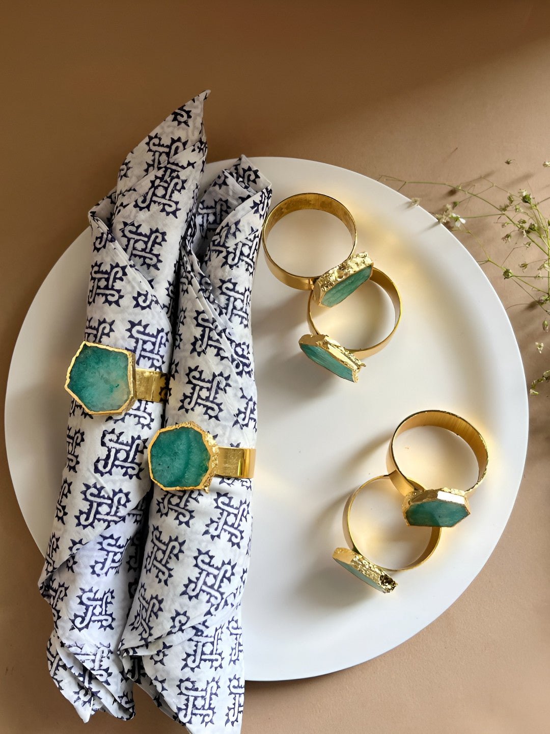 Servetringen van kristalagaat – eettafelaccessoire – metaal, blauw en goudkleurig – 6-delige set