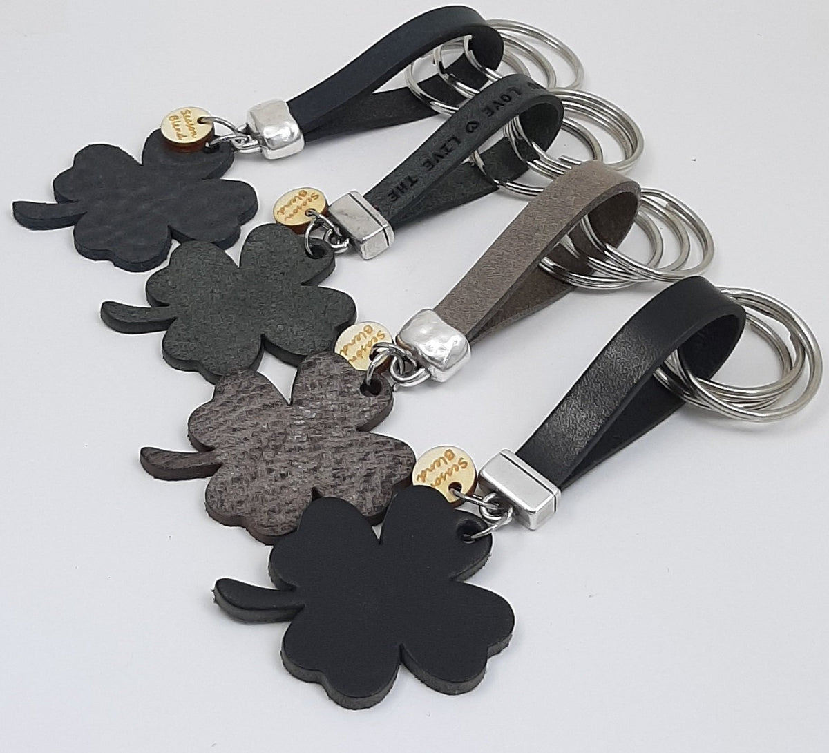 Sleutelhanger Clover leer grijs bruin