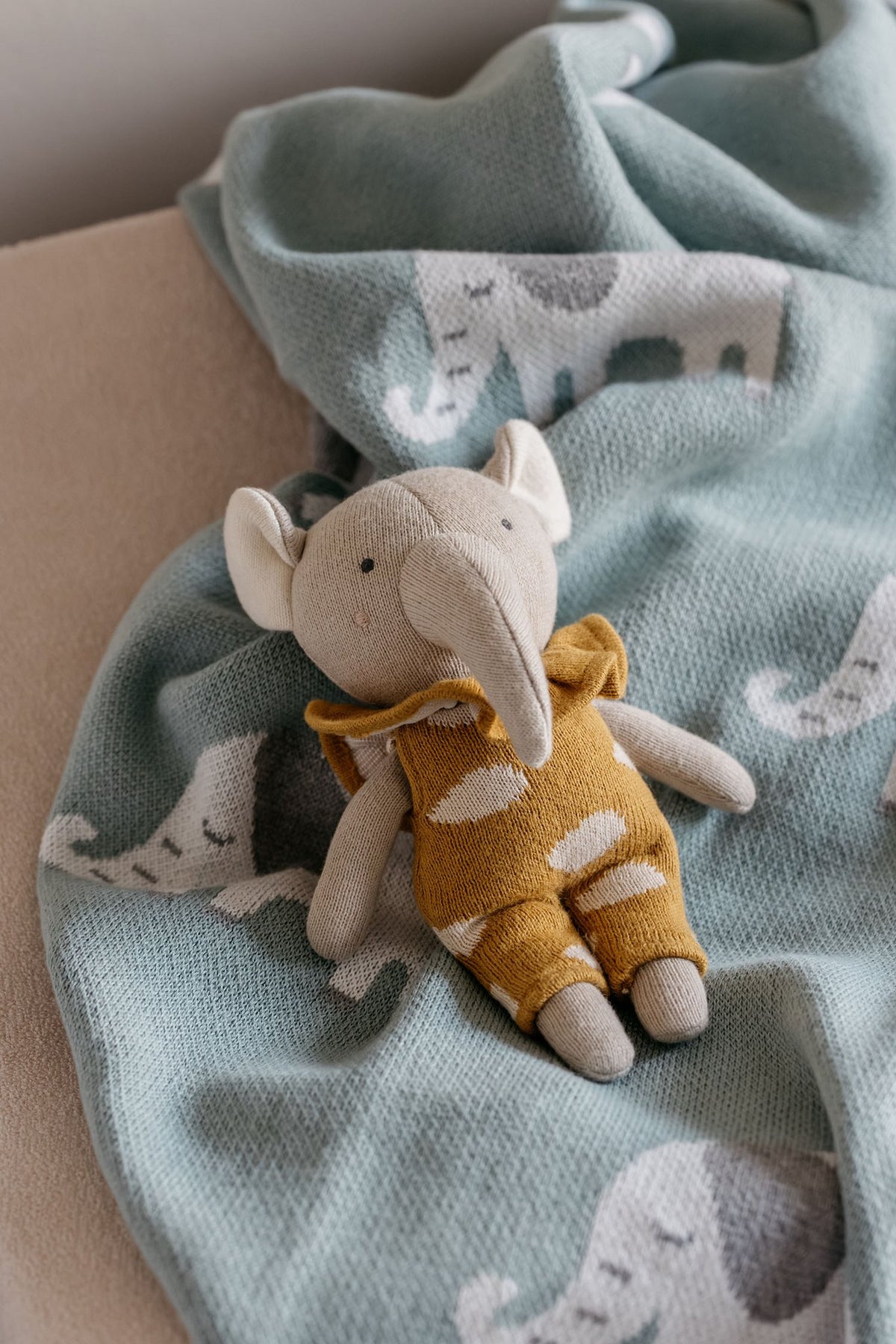 Gebreide speelgoed, babycadeau, olifant Juno