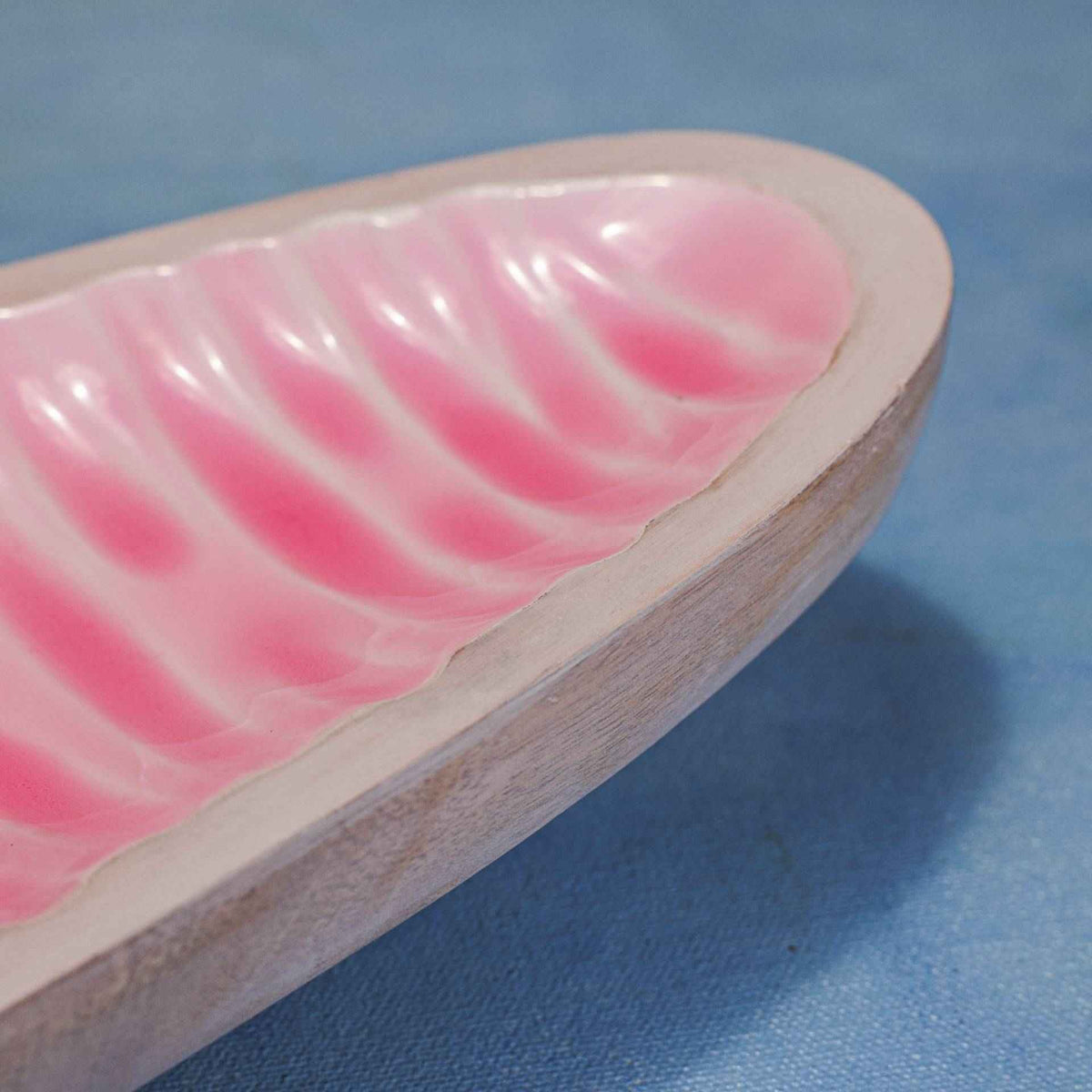 Roze & Wit Emaille Serveerschaal – Handgemaakt Acaciahout – 41x15x3 cm