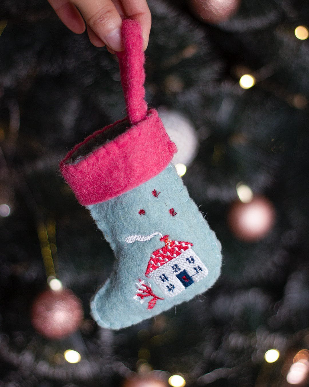 Kerstornament | Geborduurde viltkous Happy Home