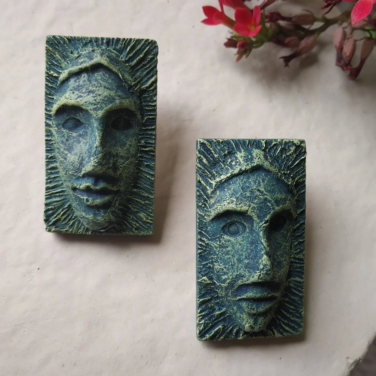 Maskerknopen van papier-maché-blauw