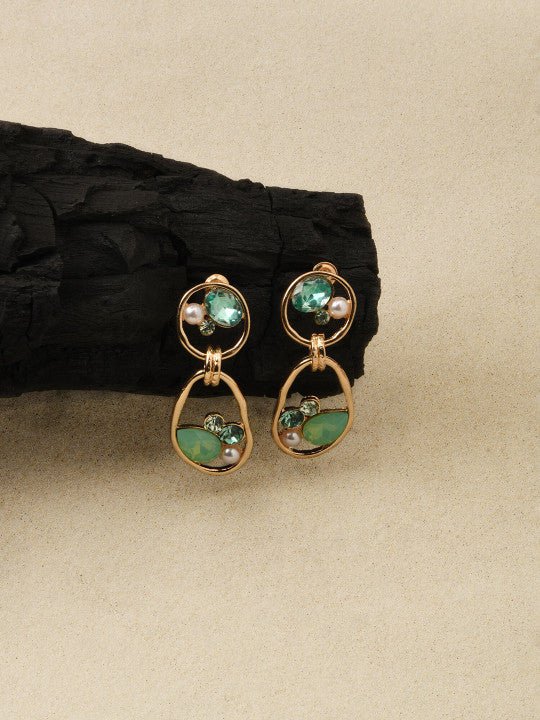 Groene cabochon traanaccent – ​​goudkleurig verguld – veilige post terug