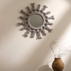 Sunburst houten spiegel met metallic afwerking – sculpturaal wandaccent