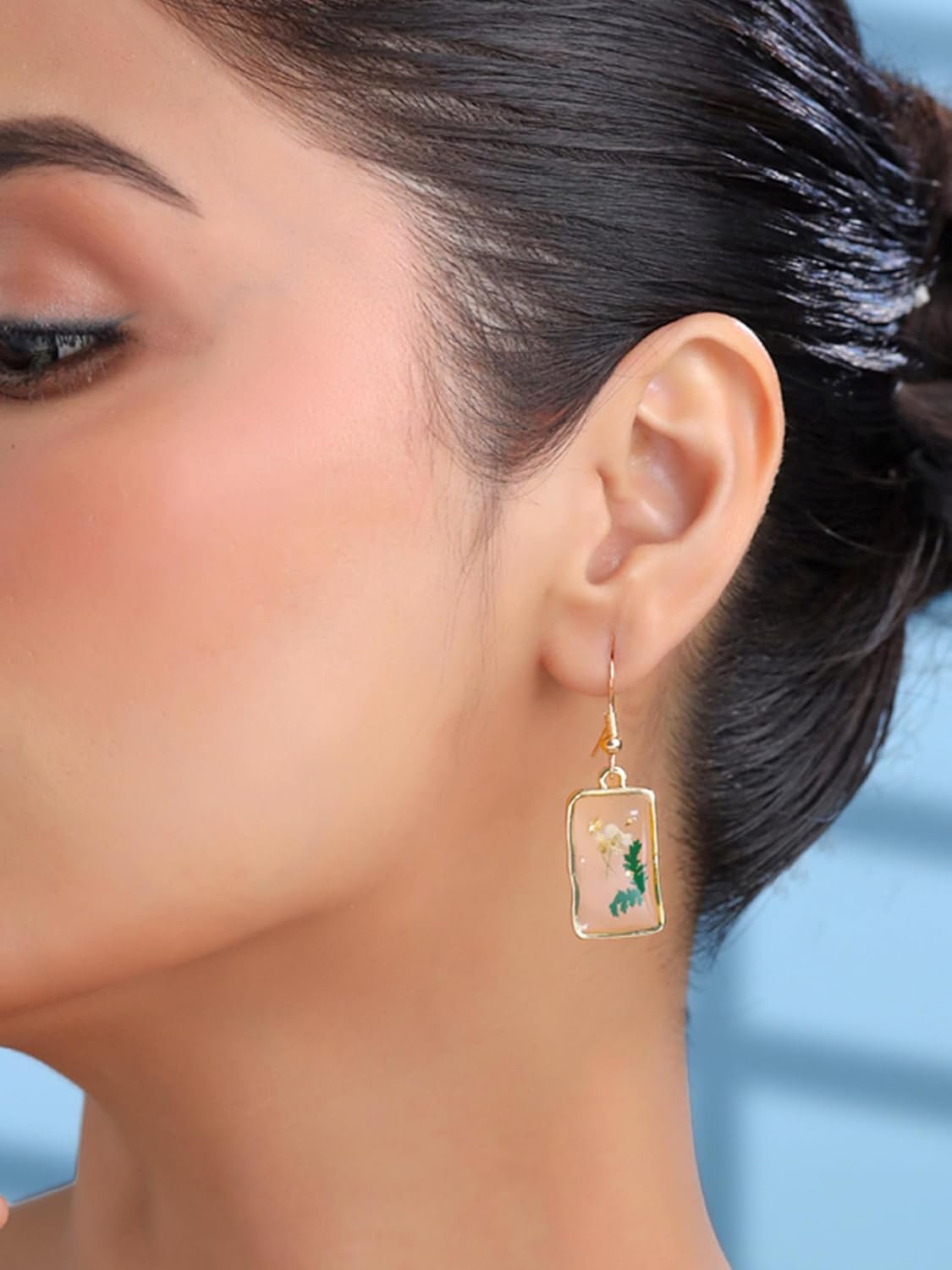 Gele bloem geperste oorbellen – mode-sieraden – hars en gouden afwerking – enkel paar