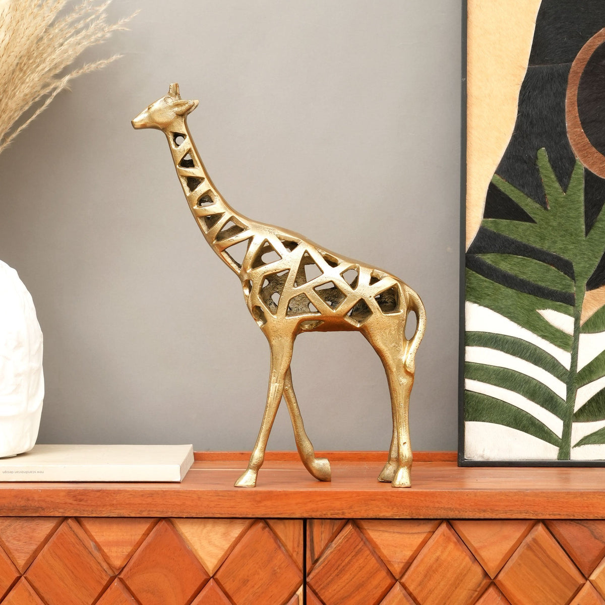 Decoratief gouden giraffebeeld – moderne huiskunst
