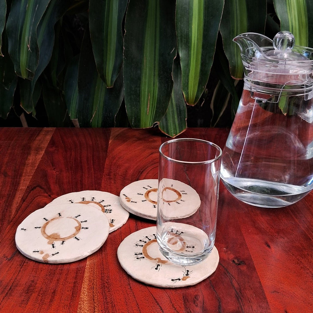 Onderzetters van papier-maché-Koffiegekleurde mieren