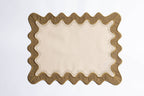 Gisèle Scallop Placemat met geborduurd detail