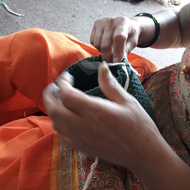 Luna-Leena mand groen met biologische bloemen - H13x12øcm - dik katoen - hand gehaakt in Nepal