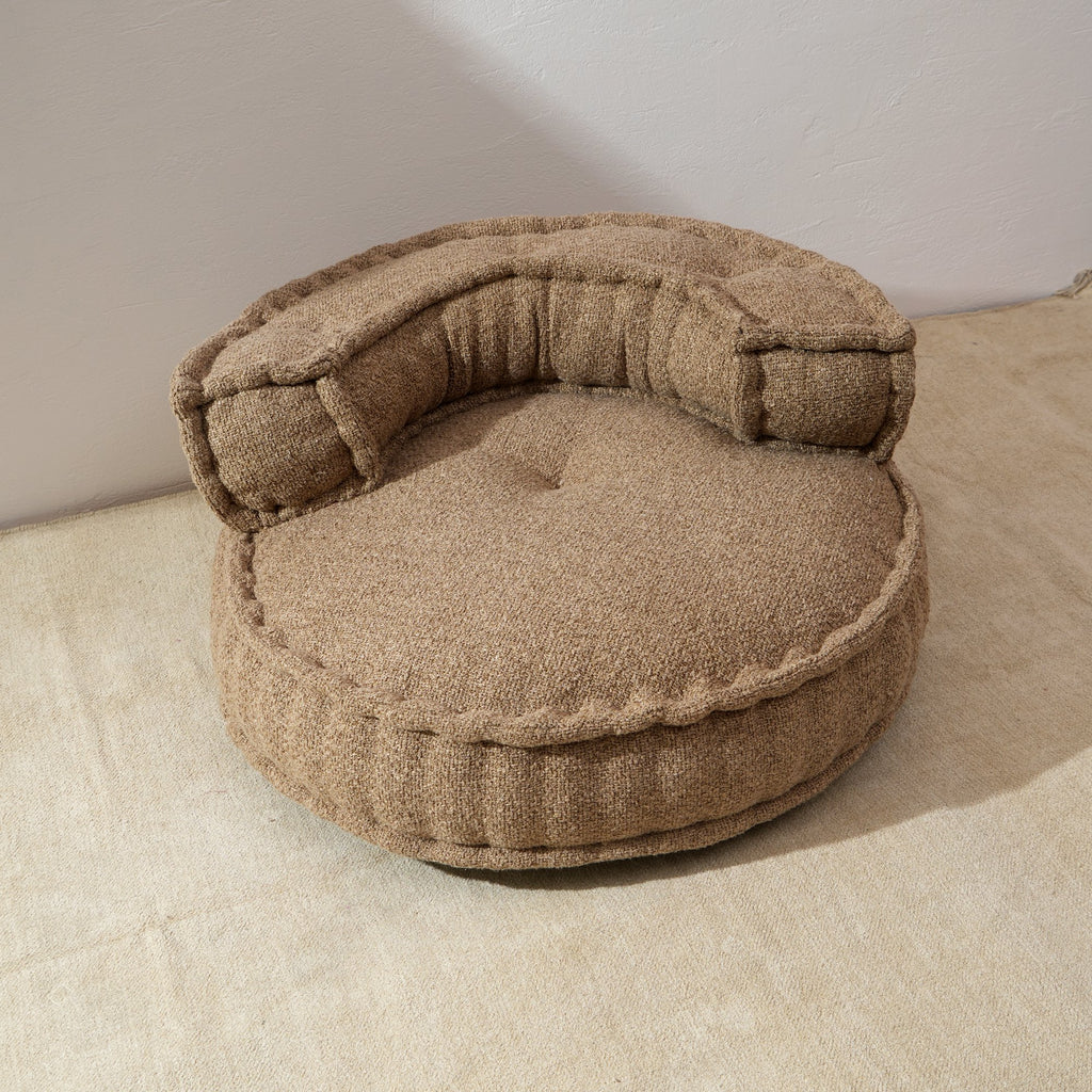 Beige gestoffeerde vloerbank – moderne lounge
