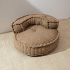 Beige gestoffeerde vloerbank – moderne lounge