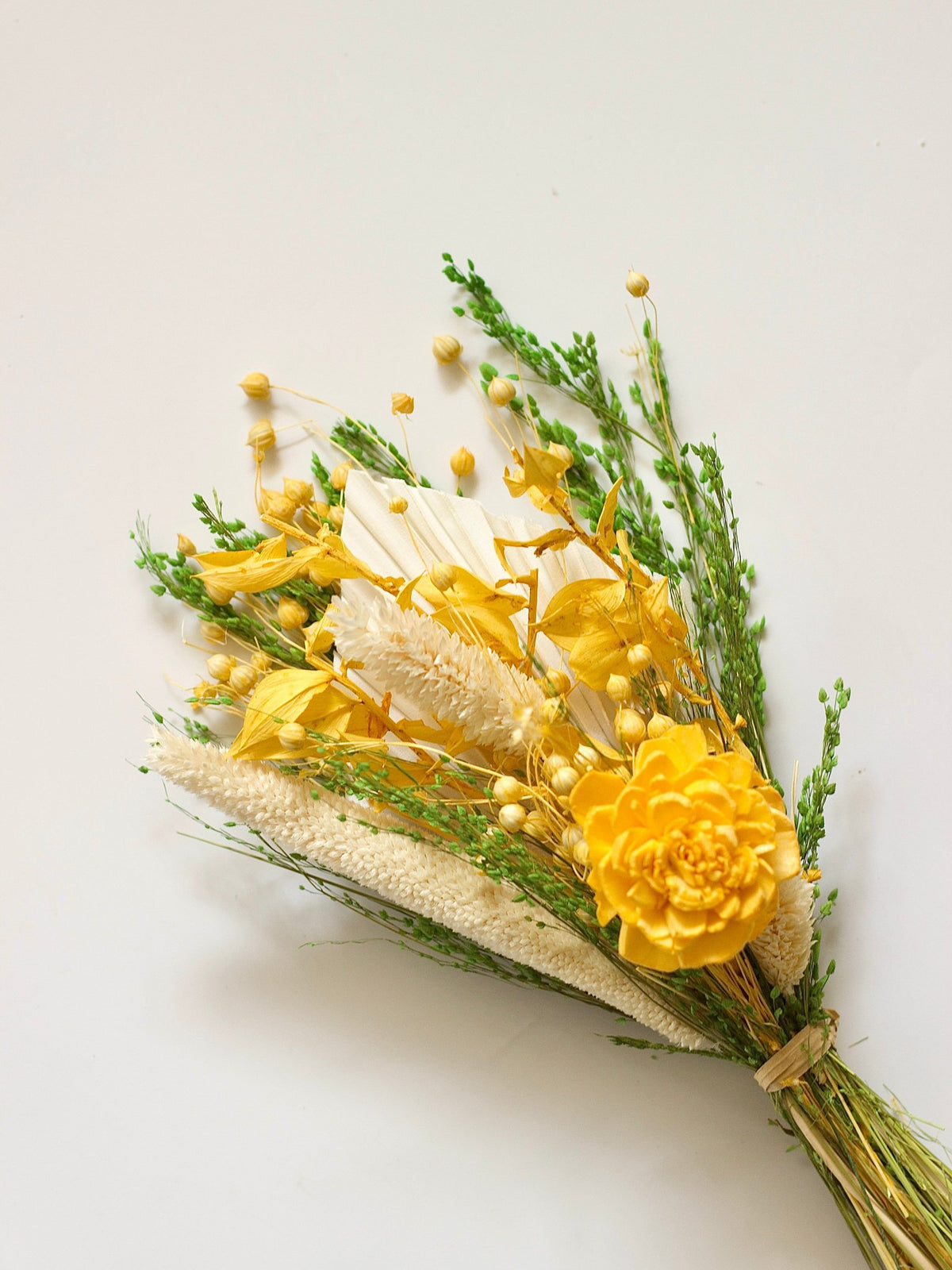 Glazen vaas met gedroogde narcisbloemen - 28 cm hoog