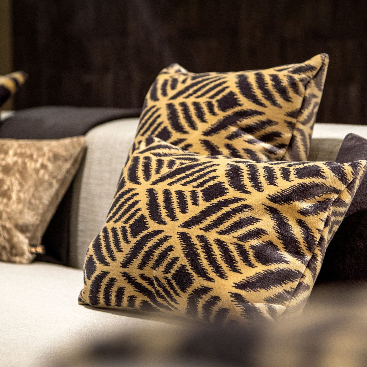 Alexa | Cushion 45x45 cm | Houtskool grijs | Antraciet | Hoii | met duurzame kussenvulling