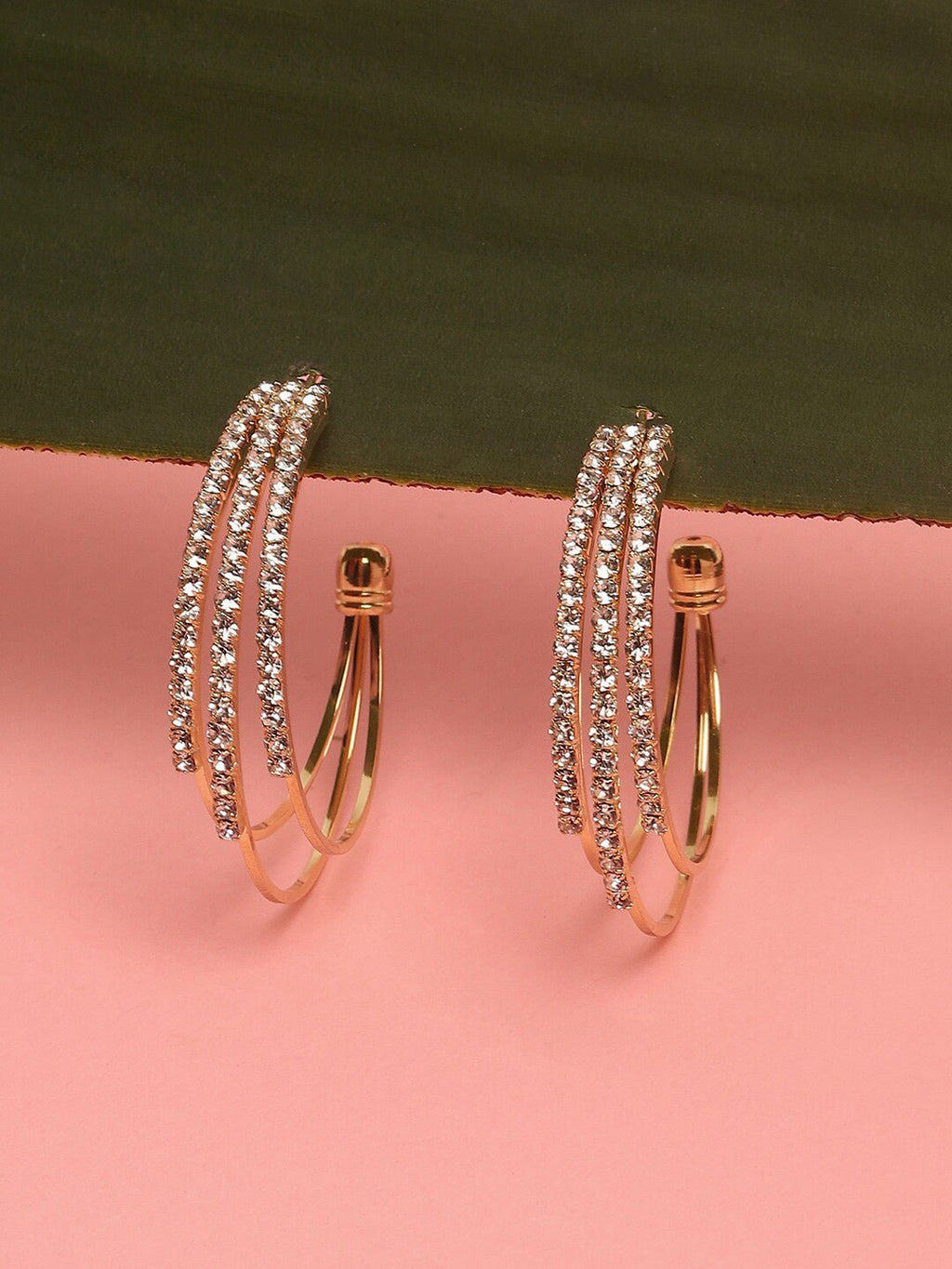 Vergulde moderne halve oorringen – mode-sieraden – kunststenen – paar van 3,5 cm