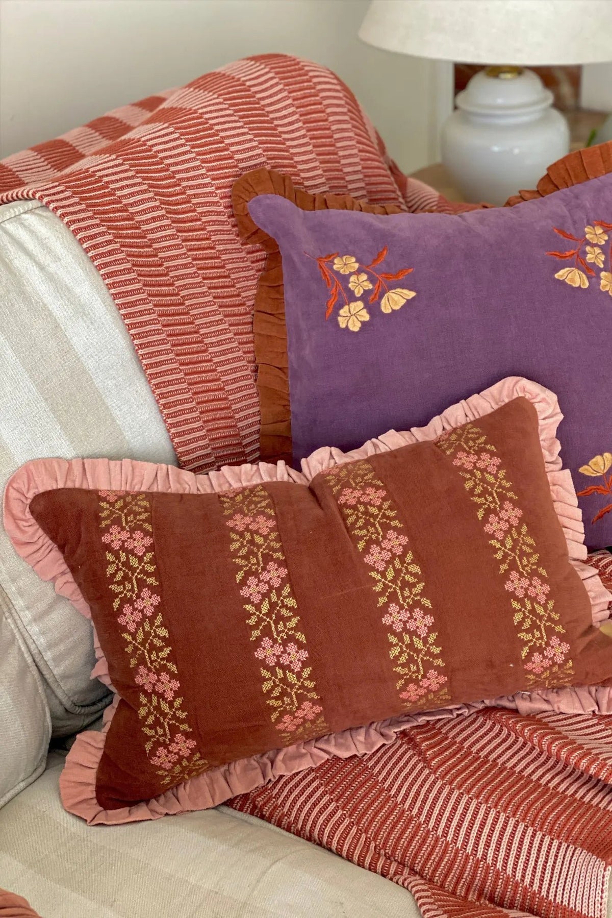 Kussenhoes | Heather Rhubarb Cross Stitch langwerpige kussenhoes van Sanctuary Living