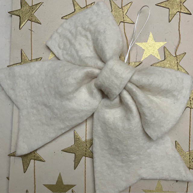 Luna-Leena strik groot hangerornament - gebroken wit - wol - handgemaakt in Nepal