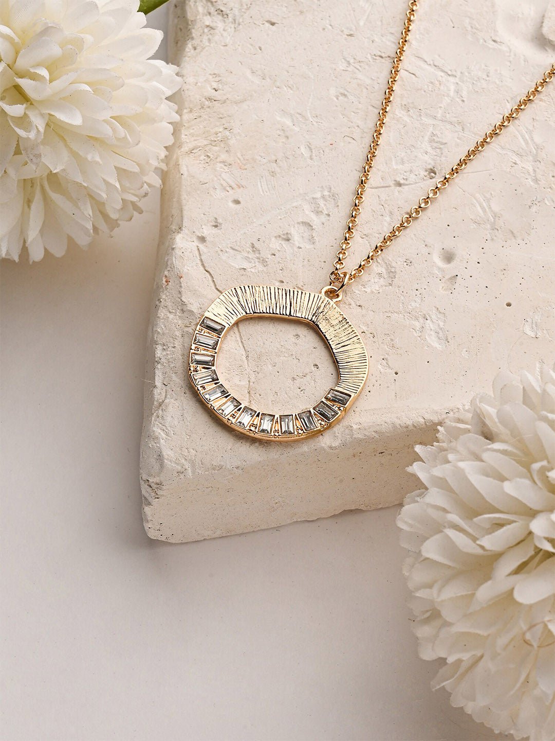 Kristallen getextureerde cirkelketting – lange ketting – legering met kristallen – 62 cm