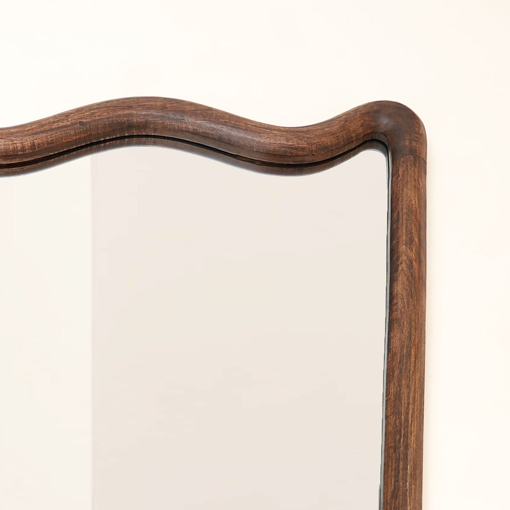 Soft Wave wandspiegel in massief mangohouten frame 75x100 cm