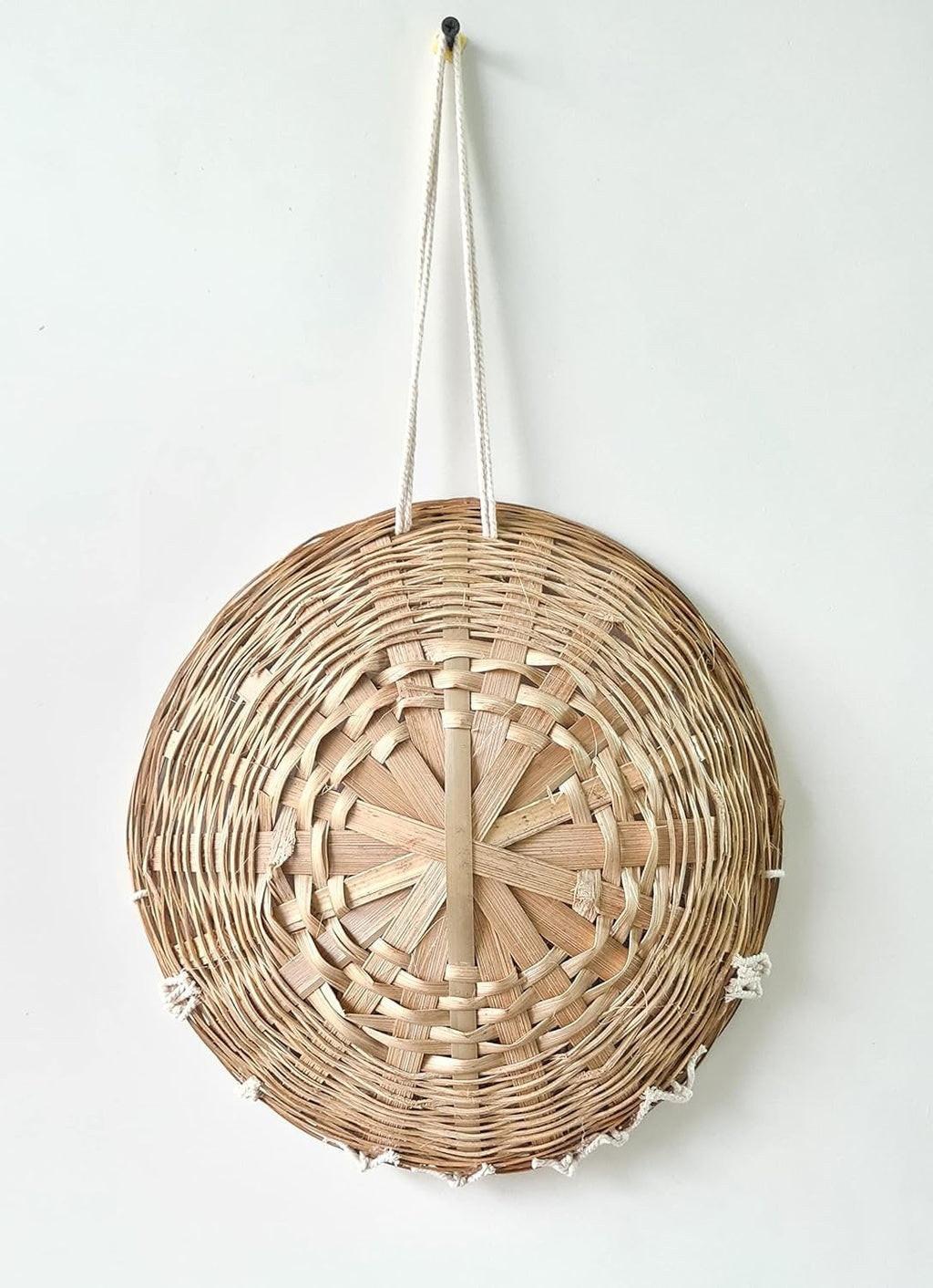 Handgemaakte macramémand – katoengeweven gebroken wit – diameter van 11 inch