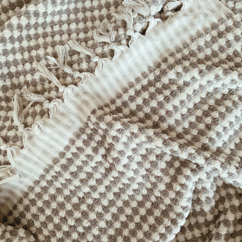 PomPom Handdoek Taupe