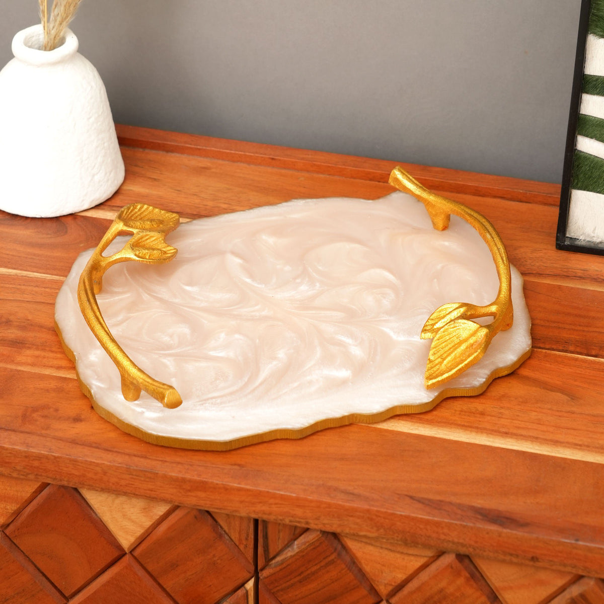 Luxe dienblad met marmeren afwerking - elegante gouden accenten