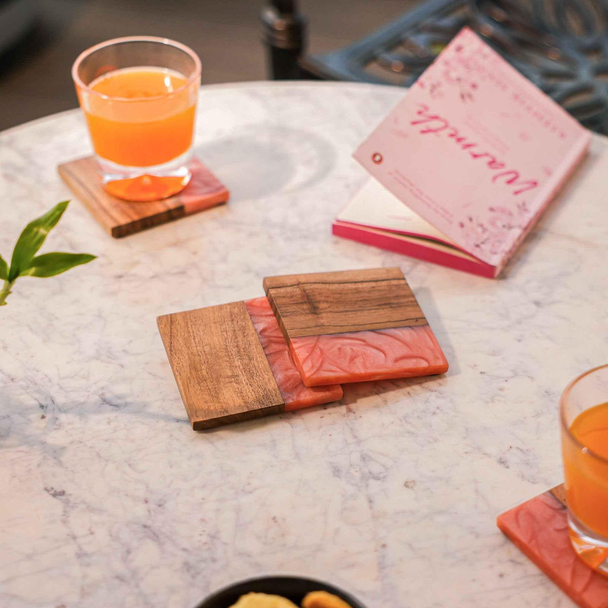 Blush Tide Coaster Set – Onderzetters – Acaciahout en hars – Unieke houtnerf – Set van 4