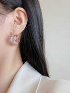 Hoepeloorbellen met stenen studs – clip-on oorbellen – goudkleurige roze en witte stenen – paar