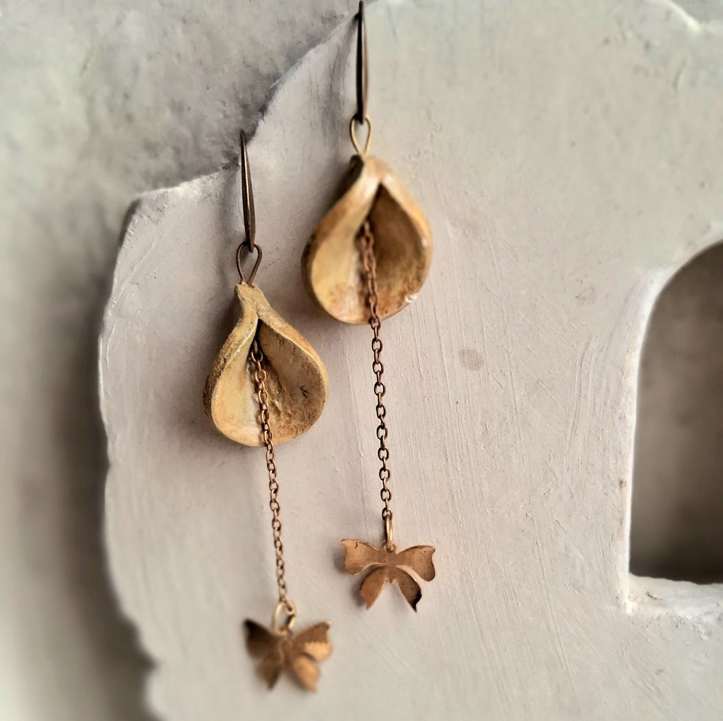 Prachtige handgemaakte oorbellen van papier-maché