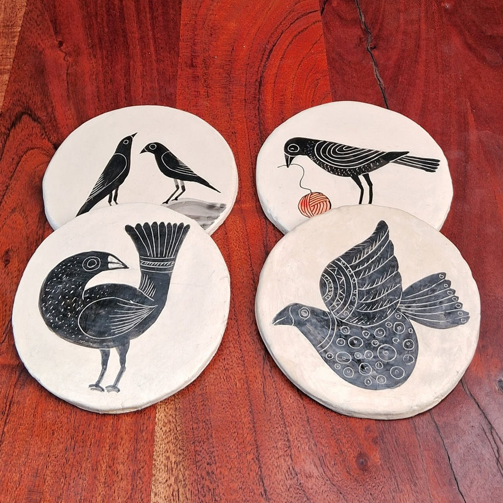Met de hand beschilderde onderzetters van papier-maché-Vogel