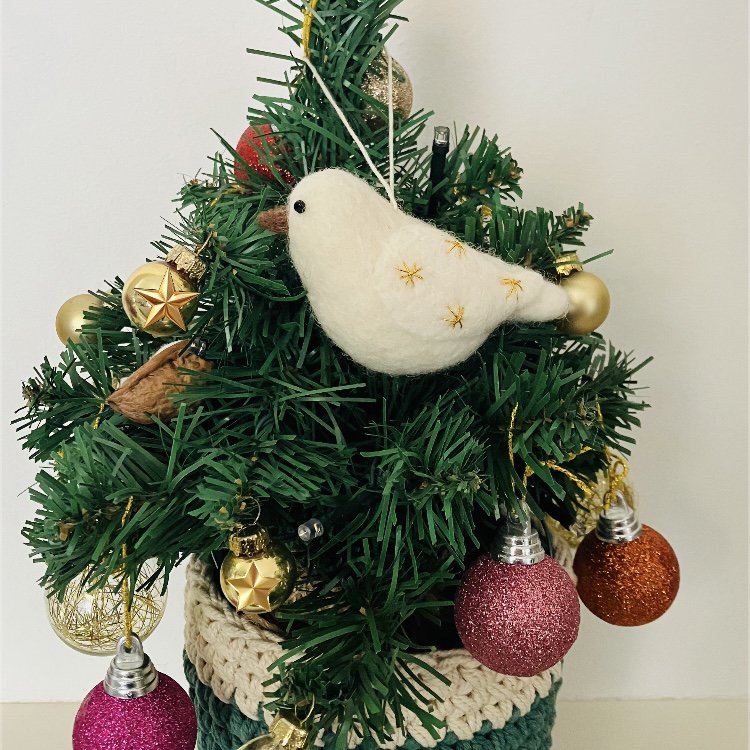 Luna-Leena vogel hangend ornament - gouden sterren - wol - handgemaakt in Nepal
