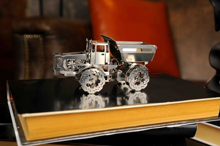 Bouwpakket Hot Tractor 700 van metaal- Mechanisch