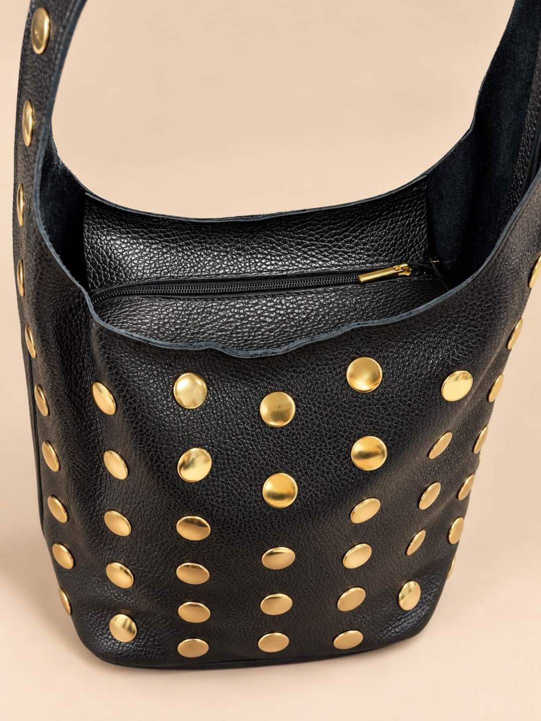 Liv Stud-tas