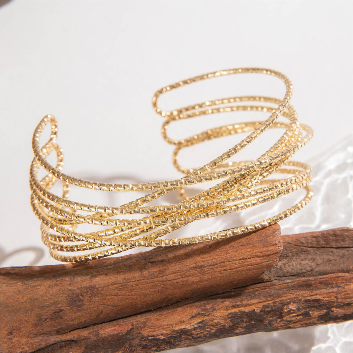 Geometrische dubbel gedraaide Kada-armband – armband met open manchet – vergulde afwerking – verstelbare pasvorm