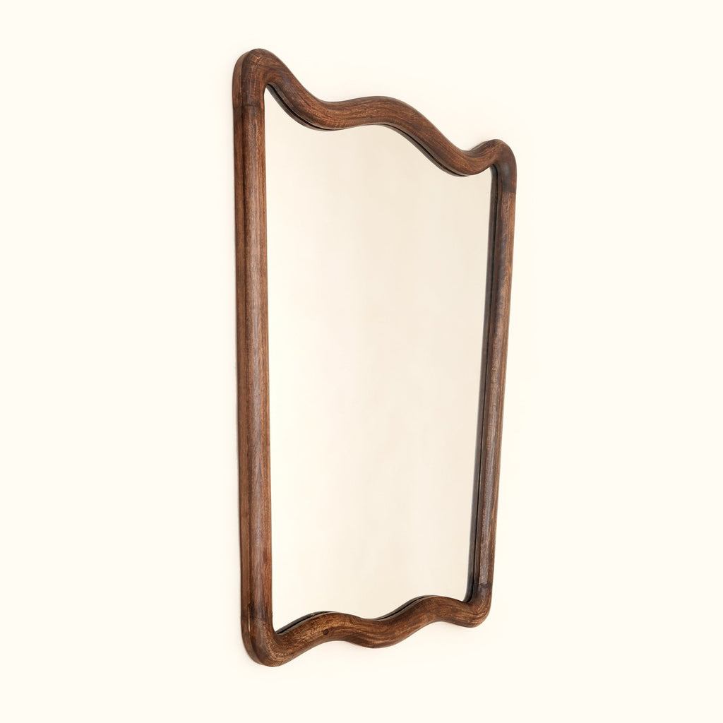 Soft Wave wandspiegel in massief mangohouten frame 75x100 cm