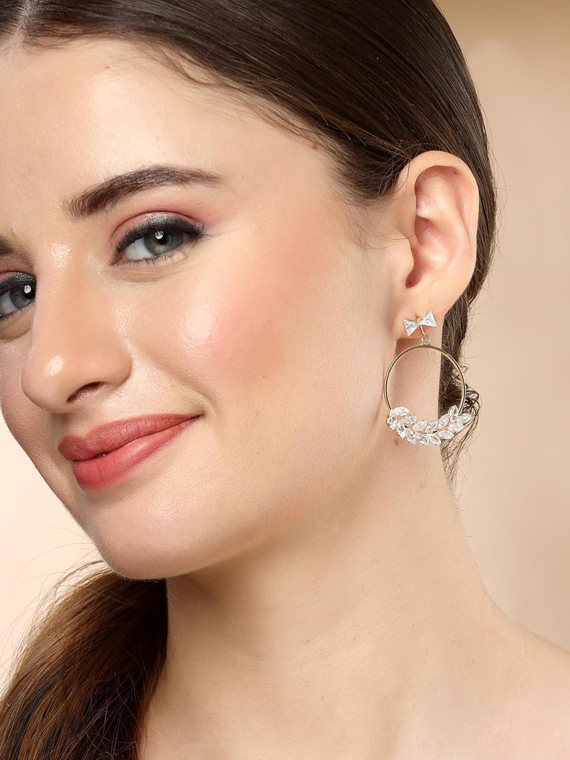 Eigentijdse oorbellen met bladmotief – mode-sieraden – vergulde afwerking – retailverpakking