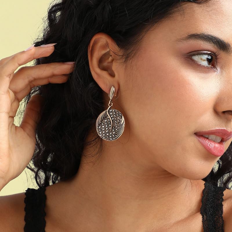 Ronde oorbellen met structuur – mode-sieraden – legering en kunststenen – goudkleurige afwerking