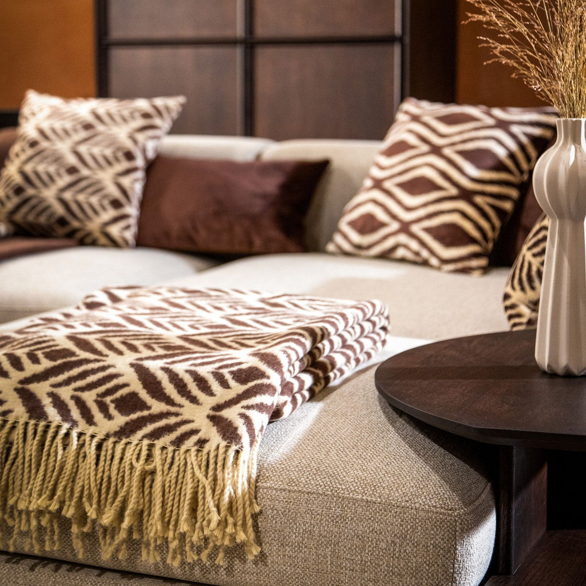 Amora | Cushion 45x45 cm | Chocolade Martini | Bruin | Hoii | met duurzame kussenvulling