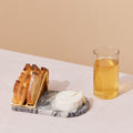 Grijs marmeren ontbijtdienblad - Toaststandaard met goudaccenten