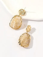 Moderne Dangler-oorbellen – vergulde afwerking – strak wit ontwerp