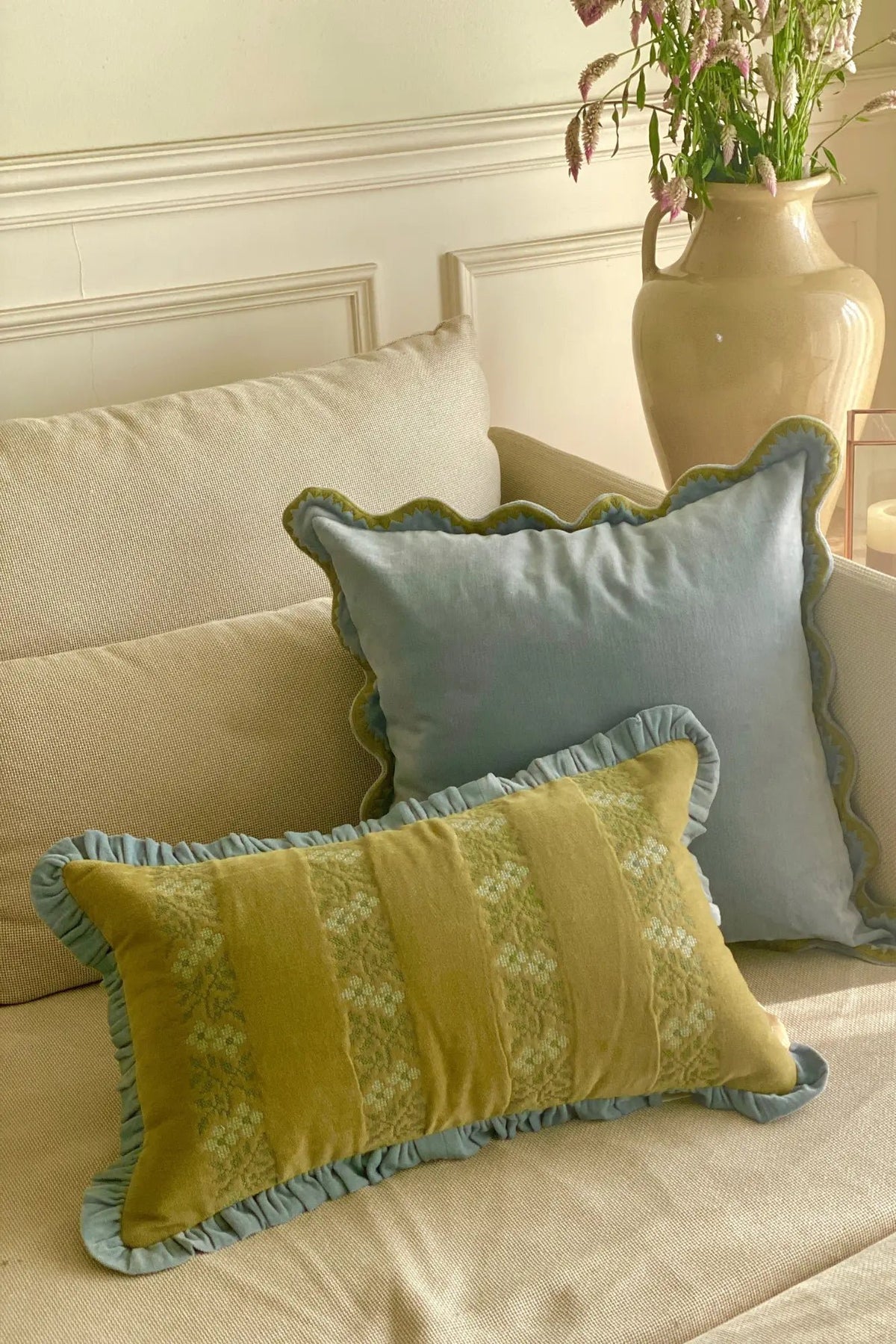 Kussenhoes | Mirage Scallop zachtblauwe kussenhoes van Sanctuary Living