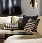 Charlotte | Kussen | 30x50 cm Raven | Zwart | Hoii | Met luxe binnenkussen