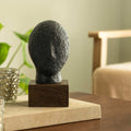 Calm Face Sculpture – Matzwarte Ecomix decoratieve kunst voor moderne en minimalistische huisdecoratie