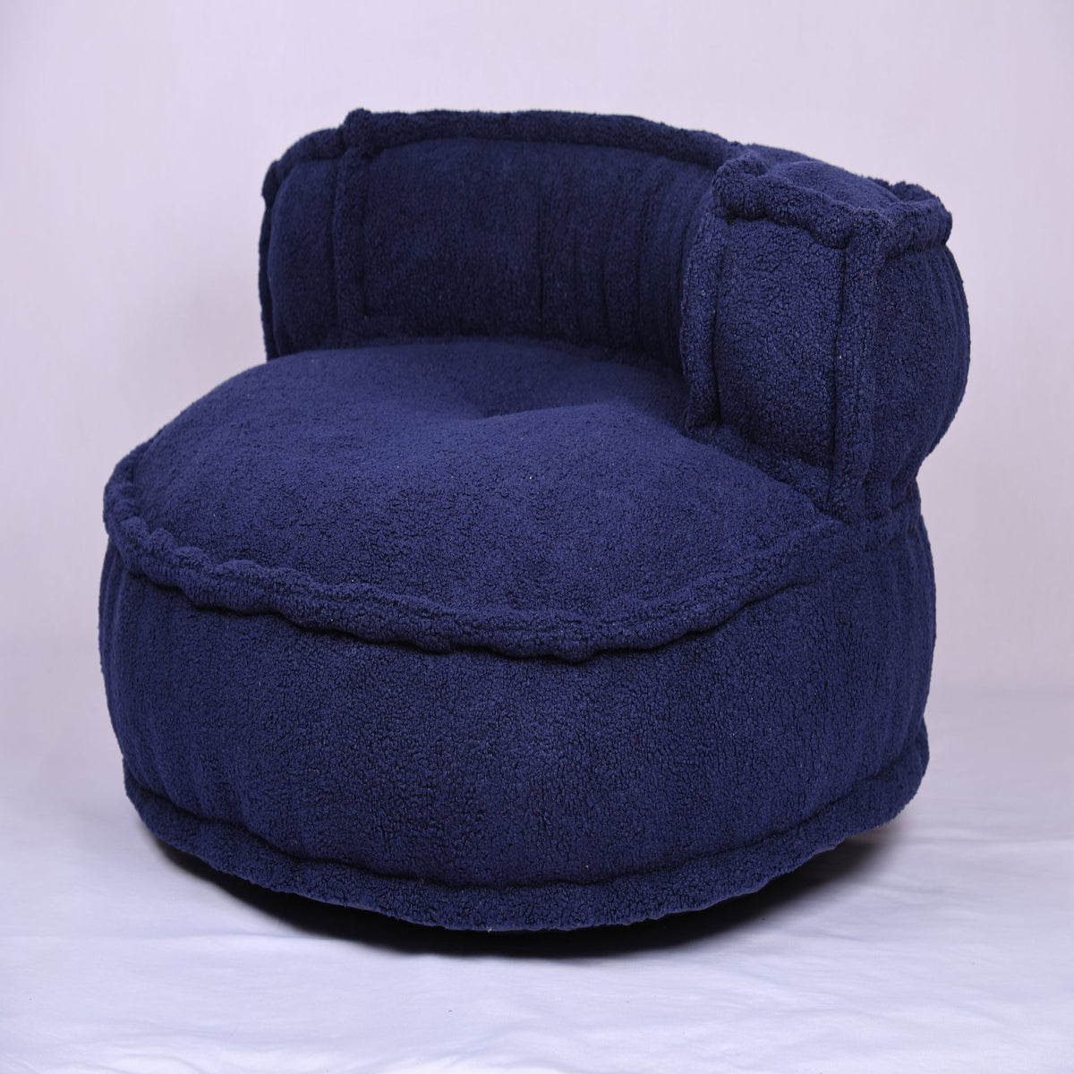 Blauwe Boucle vloerfauteuil – moderne loungezit