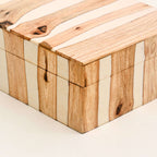 Wit gestreepte houten decoratieve doos
