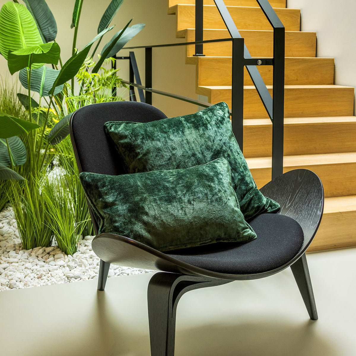 Chloe | Kussen | 50x50 cm bergaanzicht | Groen | Hoii | Met luxe binnenkussen